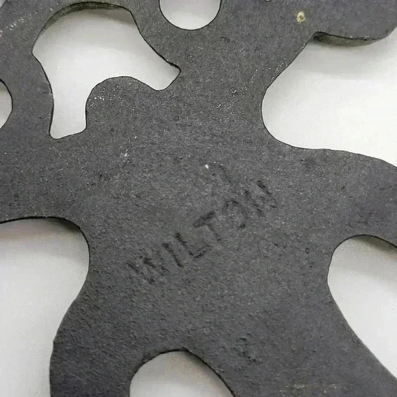 Vintage WILTON Cast Iron Painted Trivet W/ Feet Pot Holder Hot Plate Red Hearts - Picture 8 of 12